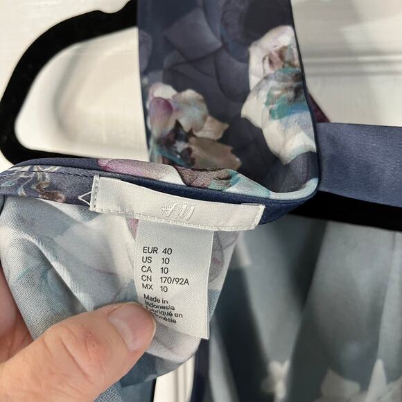 H&M Dress sz 10 Blue Purple Floral Sleeveless Fancy Back Flattering Beautiful - Picture 8 of 9